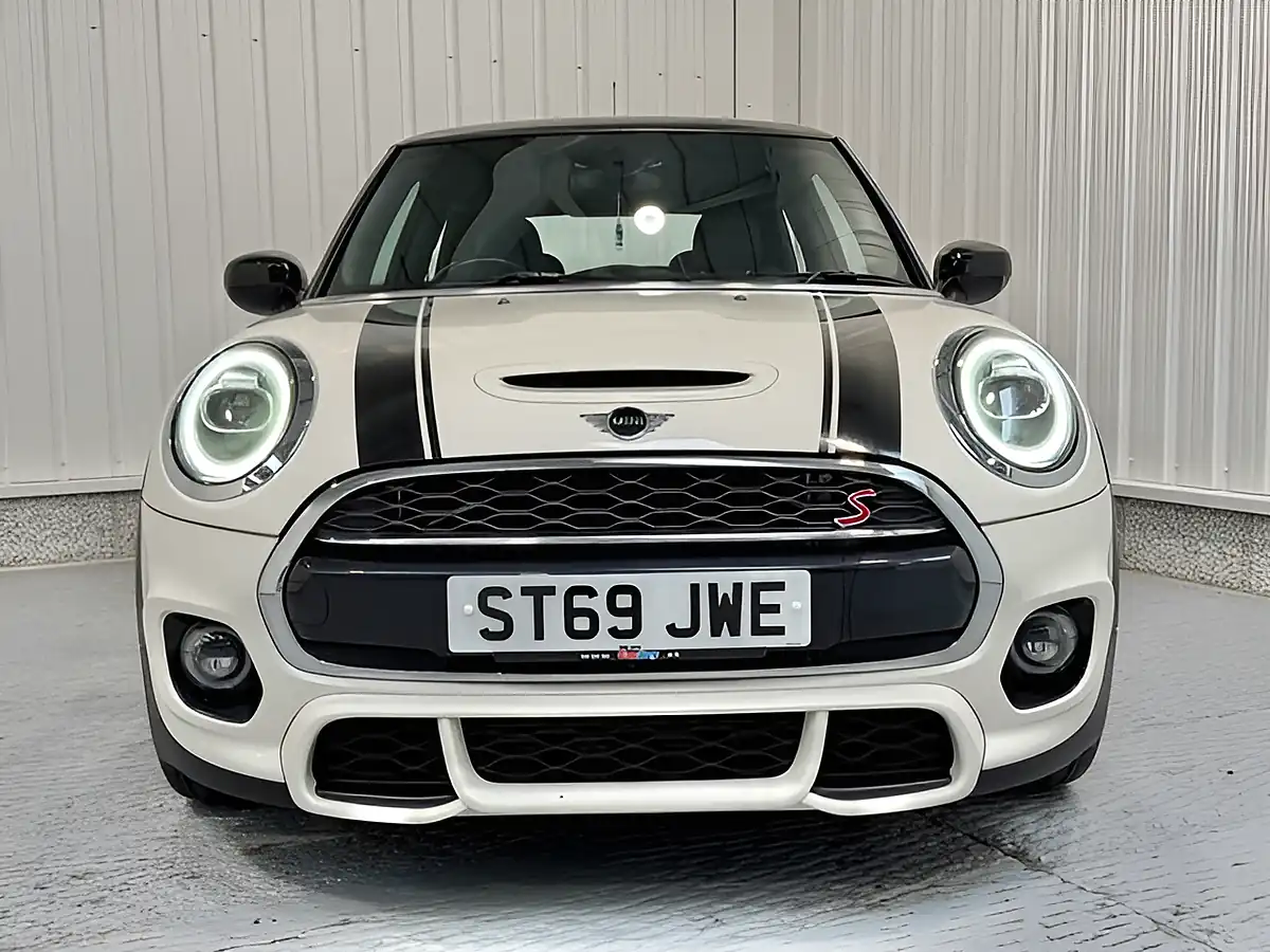 Used 2019 MINI Hatch Sport White - Interior and Exterior details 2