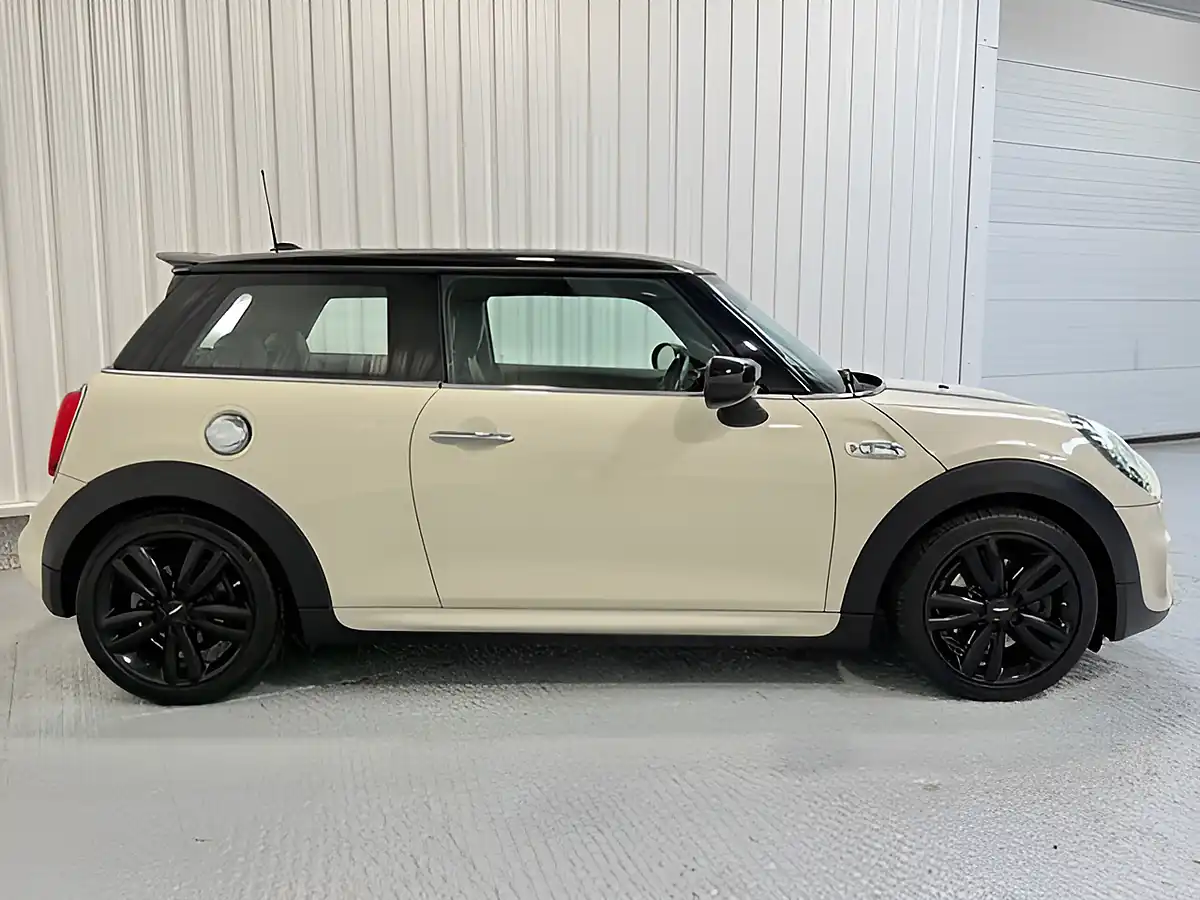 Used 2019 MINI Hatch Sport White - Interior and Exterior details 4
