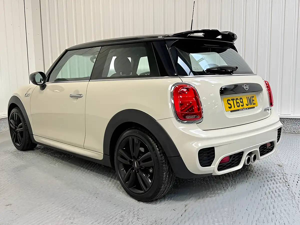Used 2019 MINI Hatch Sport White - Interior and Exterior details 5