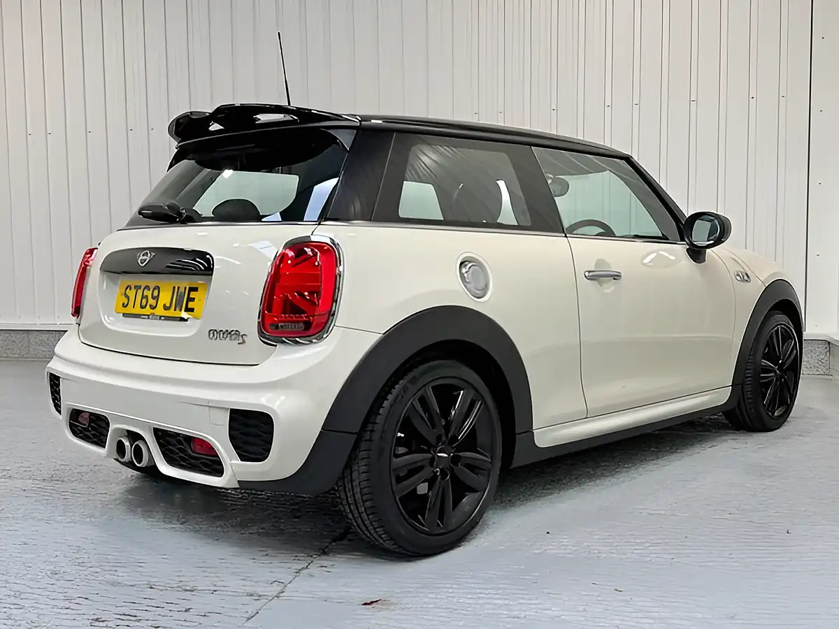 Used 2019 MINI Hatch Sport White - Interior and Exterior details 7