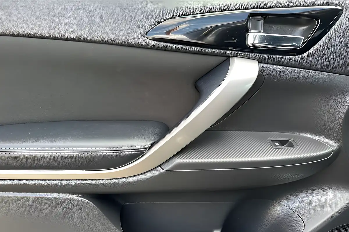 Used 2019 Mitsubishi Eclipse Cross 3 Grey - Interior and Exterior details 13