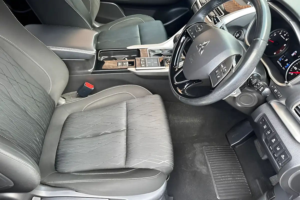 Used 2019 Mitsubishi Eclipse Cross 3 Grey - Interior and Exterior details 18