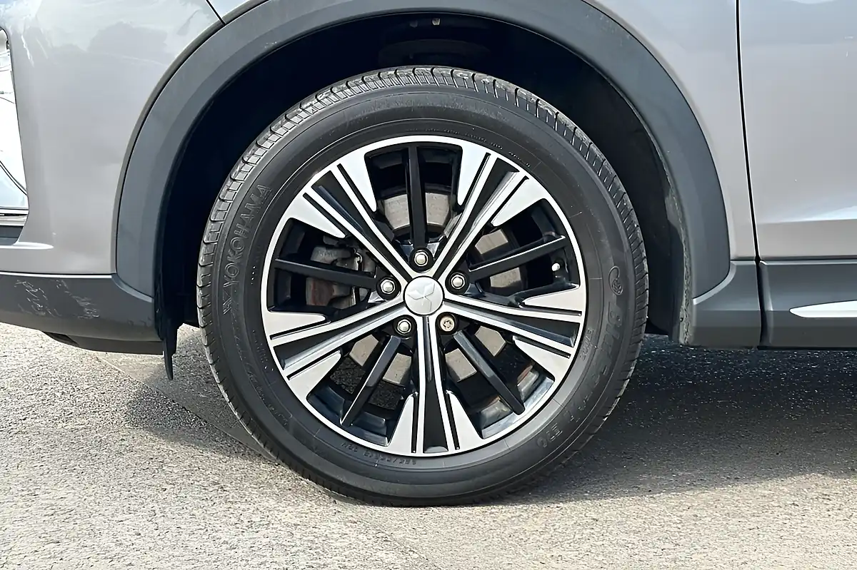 Used 2019 Mitsubishi Eclipse Cross 3 Grey - Interior and Exterior details 9