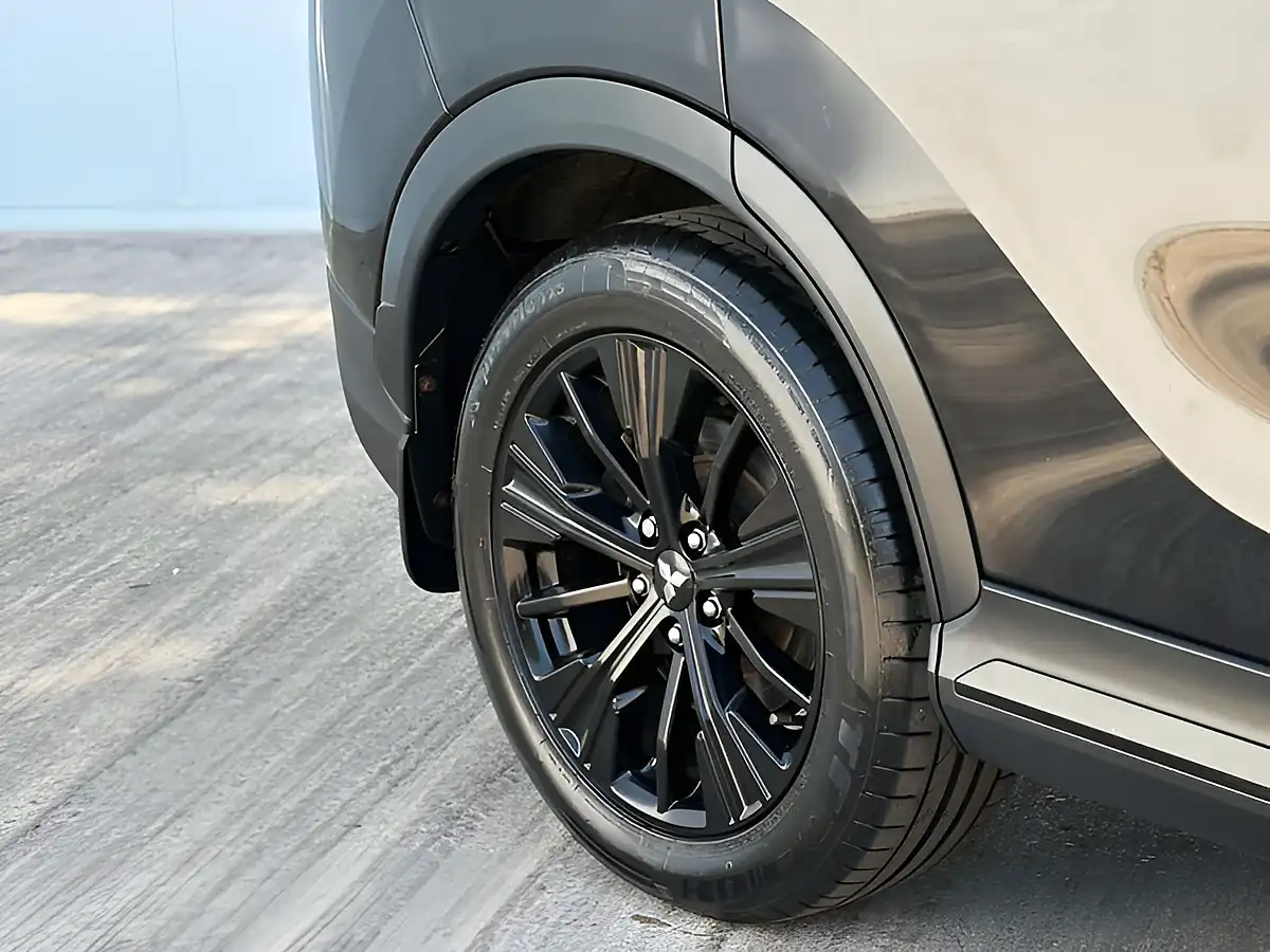 Used 2019 Mitsubishi Eclipse Cross Black Amethyst Black - Interior and Exterior details 10