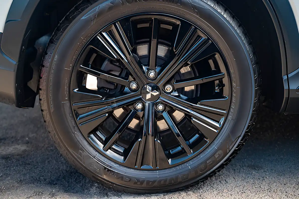 Used 2019 Mitsubishi Eclipse Cross Black Frost White - Interior and Exterior details 14