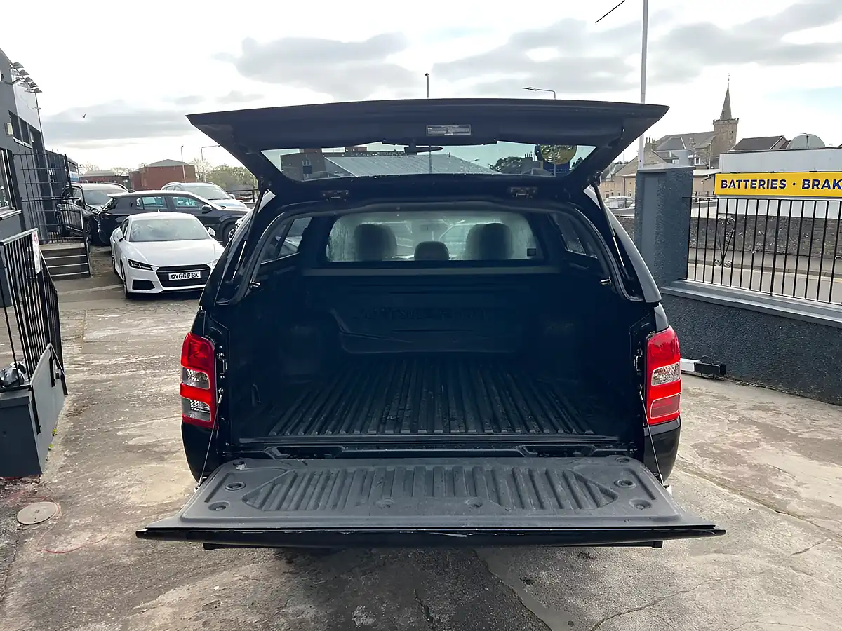 Used 2019 Mitsubishi L200 4Life Black - Interior and Exterior details 10