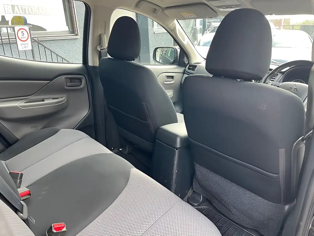 Used 2019 Mitsubishi L200 4Life Black - Interior and Exterior details 17
