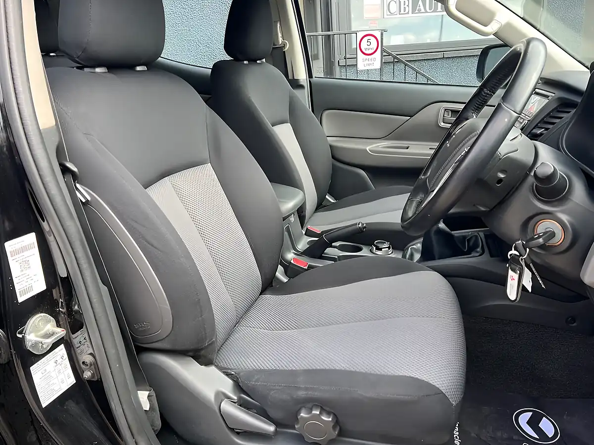 Used 2019 Mitsubishi L200 4Life Black - Interior and Exterior details 18