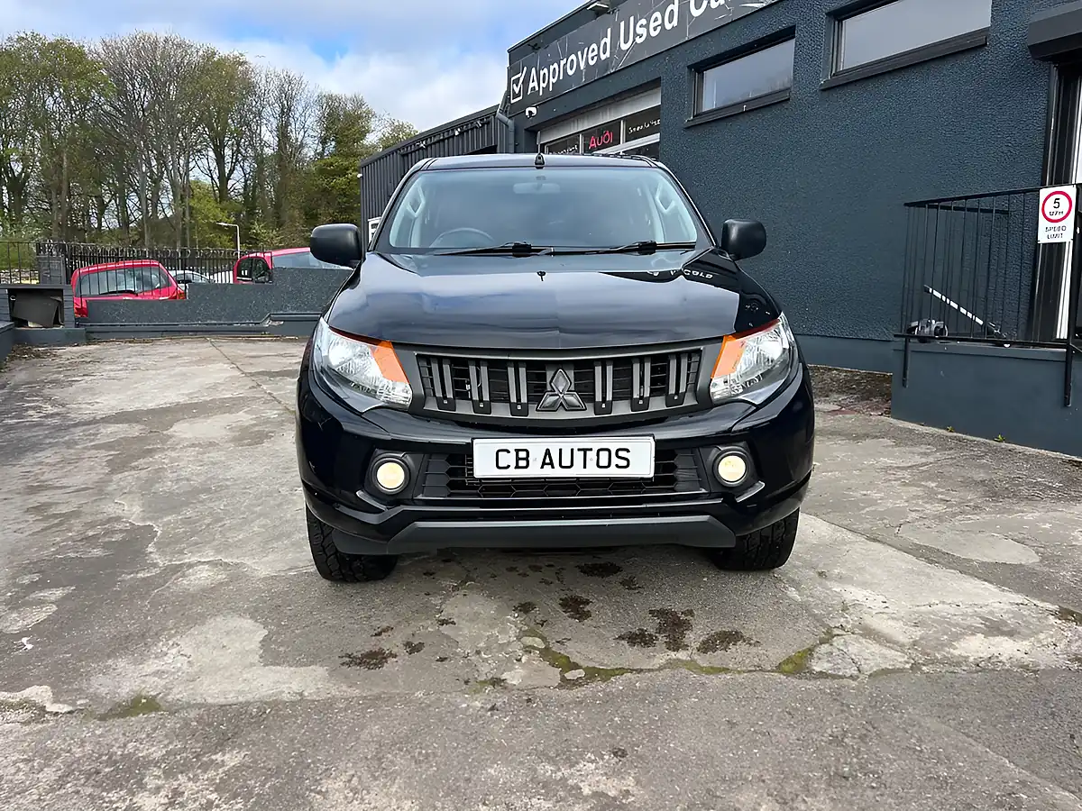 Used 2019 Mitsubishi L200 4Life Black - Interior and Exterior details 2
