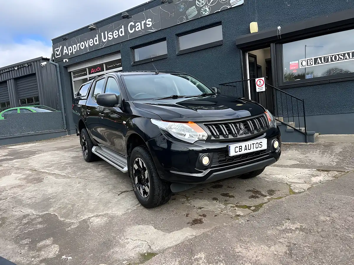 Used 2019 Mitsubishi L200 4Life Black - Interior and Exterior details 3