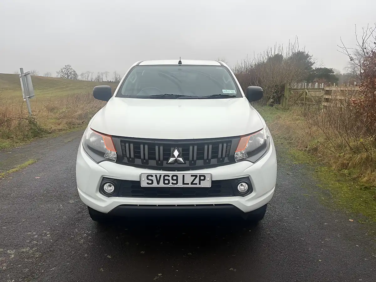 Used 2019 Mitsubishi L200 4Life White - Interior and Exterior details 2