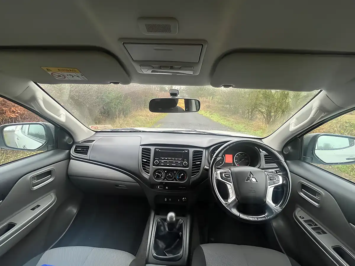 Used 2019 Mitsubishi L200 4Life White - Interior and Exterior details 9