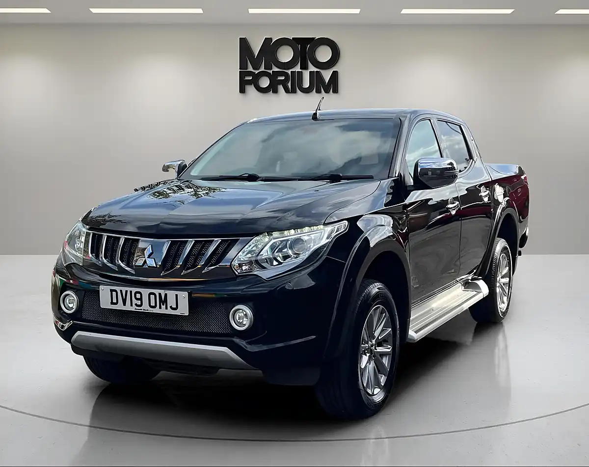 Used 2019 Mitsubishi L200 Barbarian Black - Interior and Exterior details 10