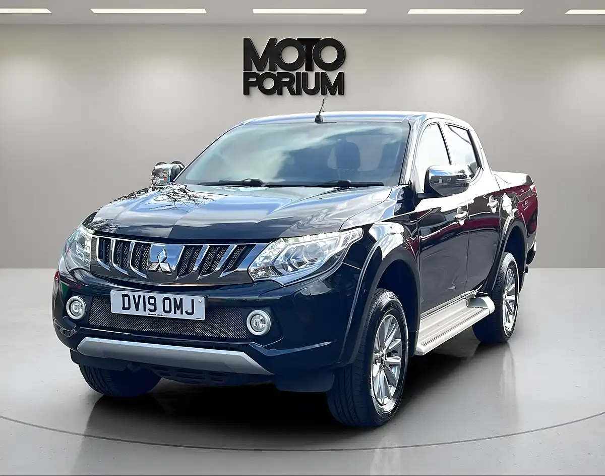 Used 2019 Mitsubishi L200 Barbarian Black - Interior and Exterior details 11