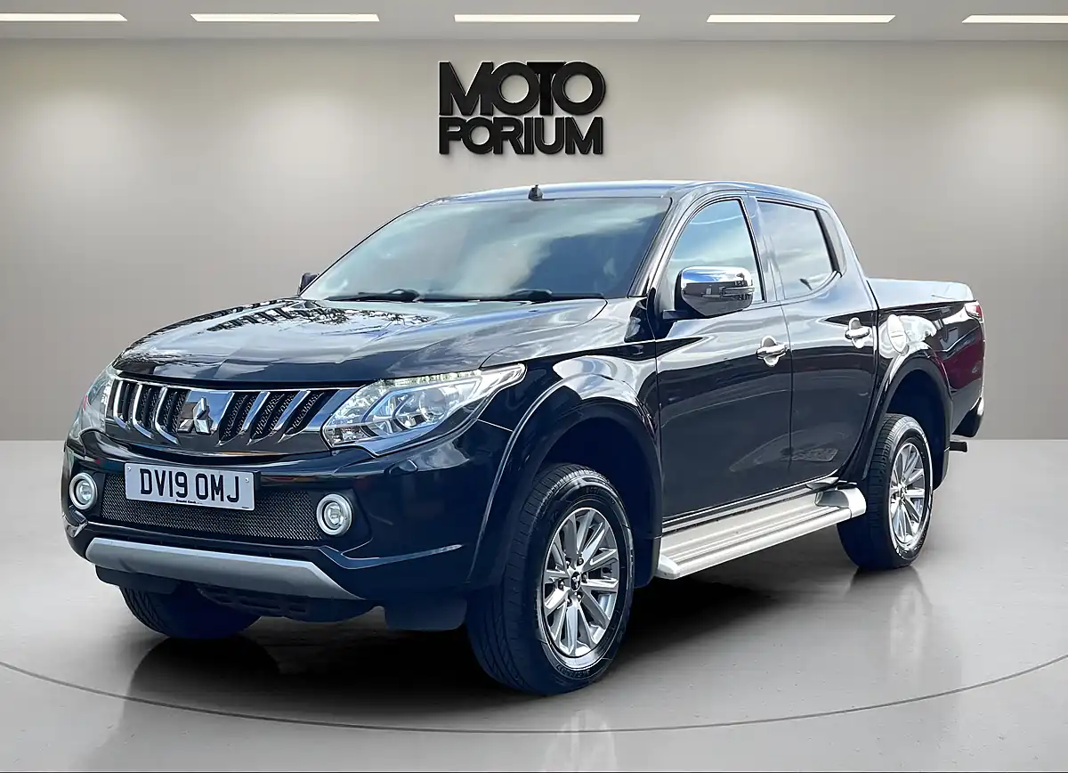 Used 2019 Mitsubishi L200 Barbarian Black - Interior and Exterior details 12