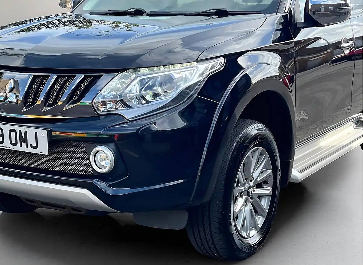 Used 2019 Mitsubishi L200 Barbarian Black - Interior and Exterior details 13