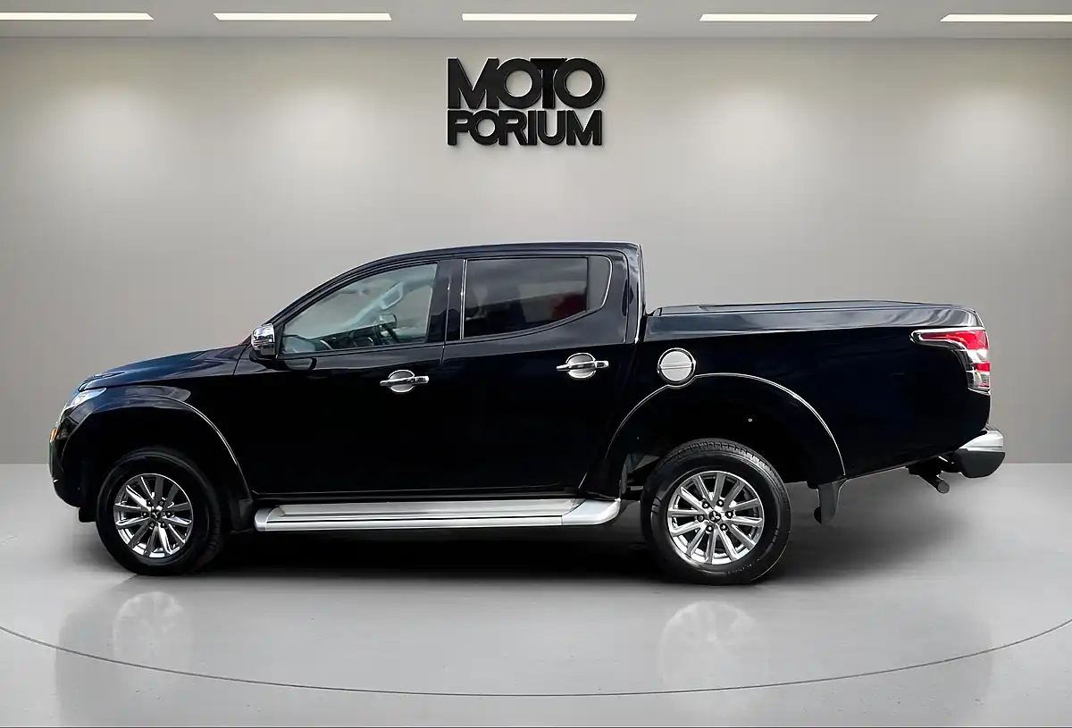 Used 2019 Mitsubishi L200 Barbarian Black - Interior and Exterior details 15