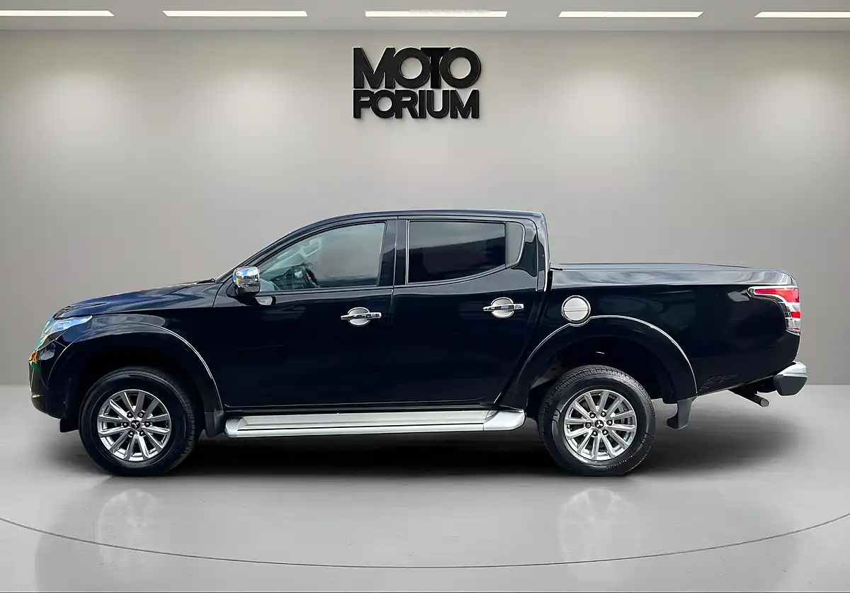 Used 2019 Mitsubishi L200 Barbarian Black - Interior and Exterior details 16