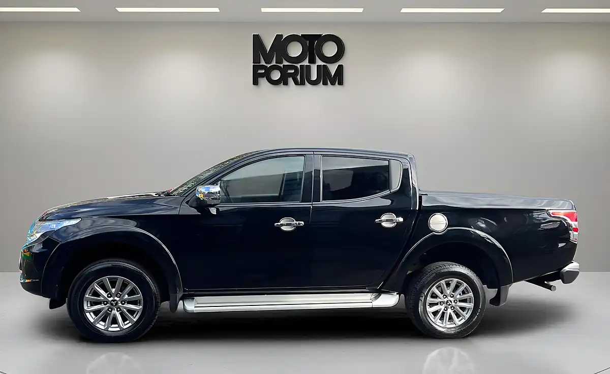 Used 2019 Mitsubishi L200 Barbarian Black - Interior and Exterior details 17