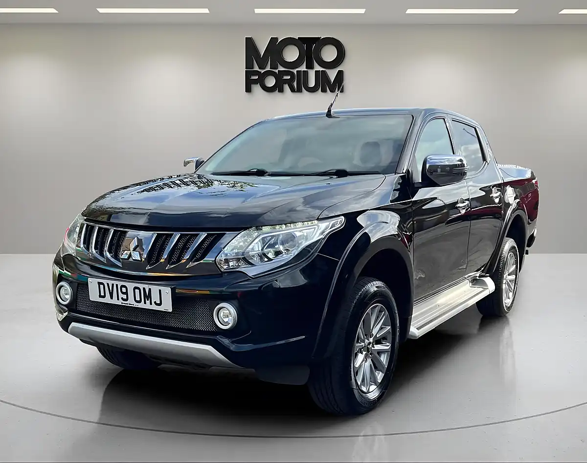 Used 2019 Mitsubishi L200 Barbarian Black - Interior and Exterior details 4