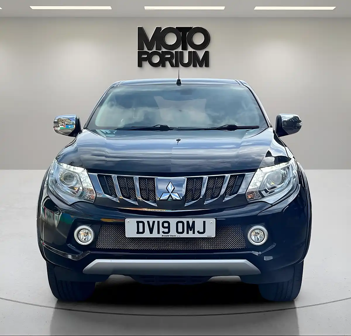 Used 2019 Mitsubishi L200 Barbarian Black - Interior and Exterior details 5