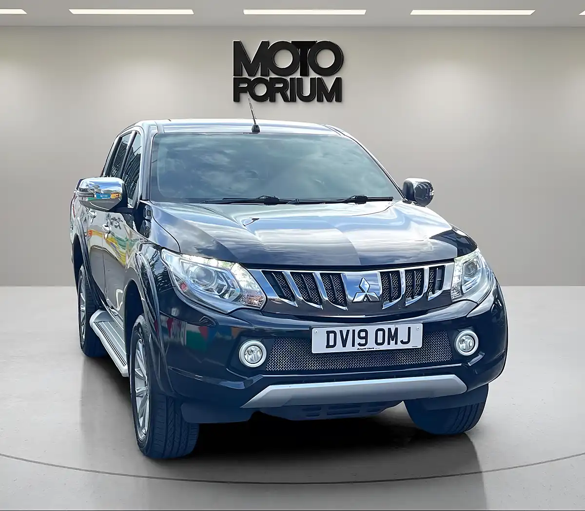 Used 2019 Mitsubishi L200 Barbarian Black - Interior and Exterior details 7