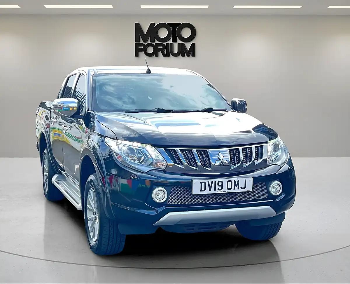 Used 2019 Mitsubishi L200 Barbarian Black - Interior and Exterior details 8