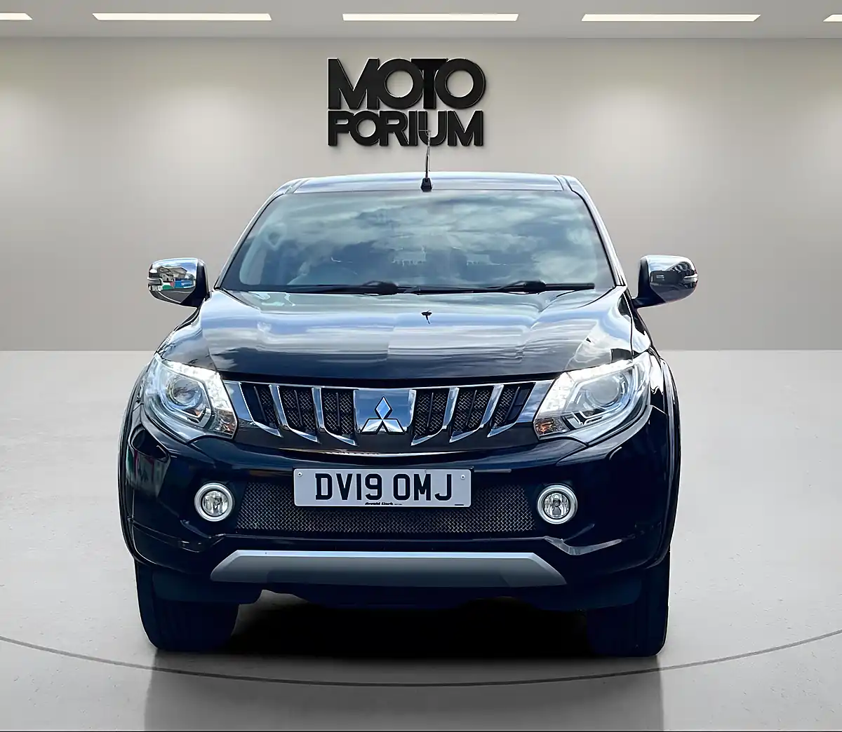 Used 2019 Mitsubishi L200 Barbarian Black - Interior and Exterior details 9