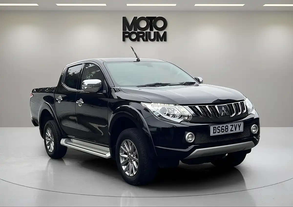 Used 2019 Mitsubishi L200 Barbarian Black - Interior and Exterior details 11