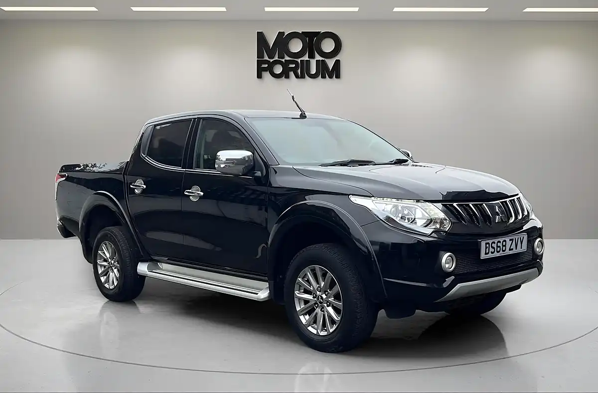 Used 2019 Mitsubishi L200 Barbarian Black - Interior and Exterior details 12