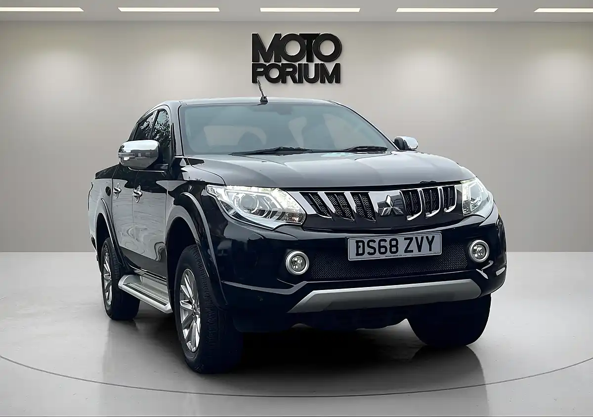 Used 2019 Mitsubishi L200 Barbarian Black - Interior and Exterior details 13