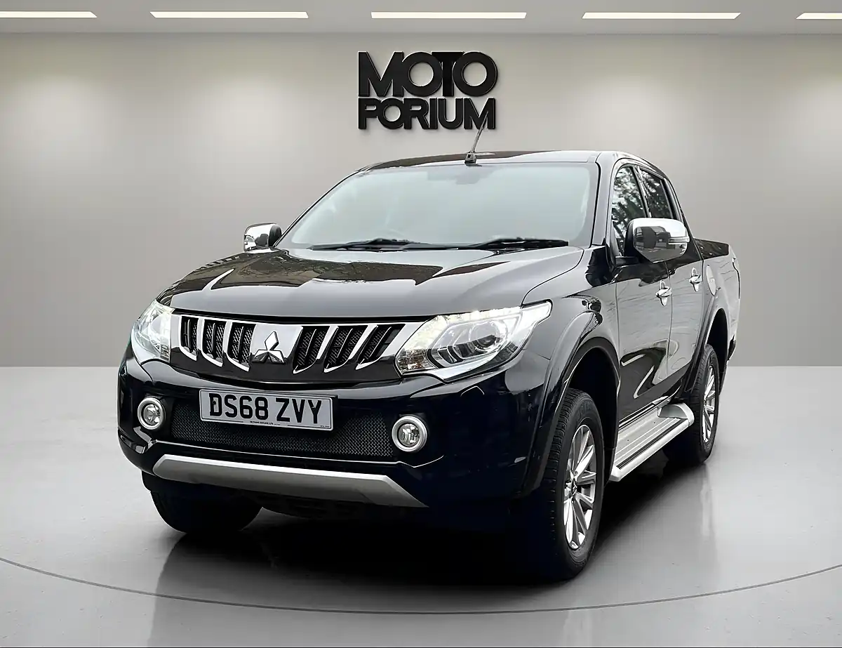 Used 2019 Mitsubishi L200 Barbarian Black - Interior and Exterior details 15