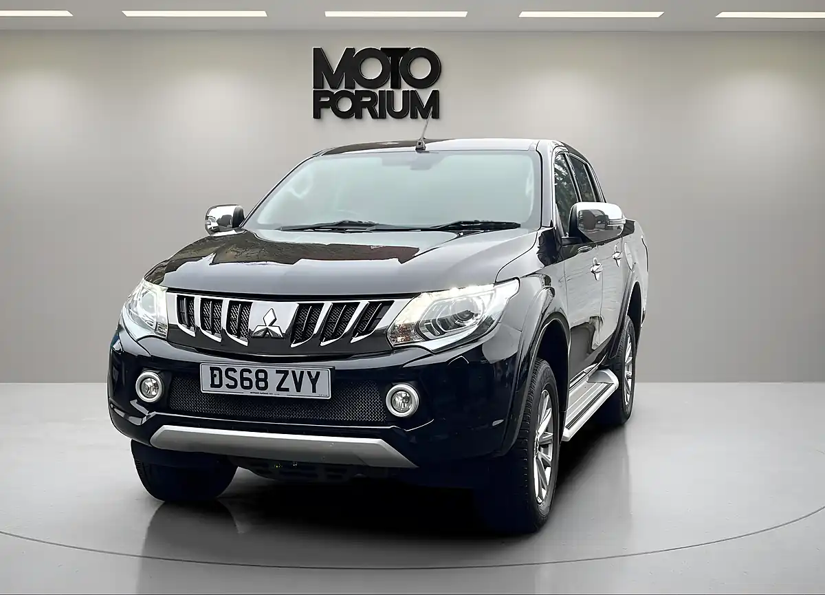 Used 2019 Mitsubishi L200 Barbarian Black - Interior and Exterior details 16