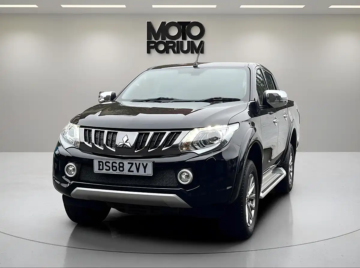 Used 2019 Mitsubishi L200 Barbarian Black - Interior and Exterior details 3