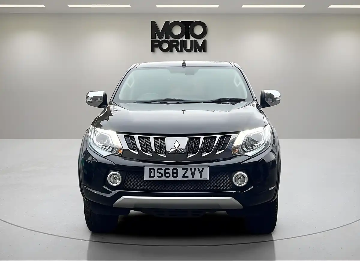 Used 2019 Mitsubishi L200 Barbarian Black - Interior and Exterior details 4