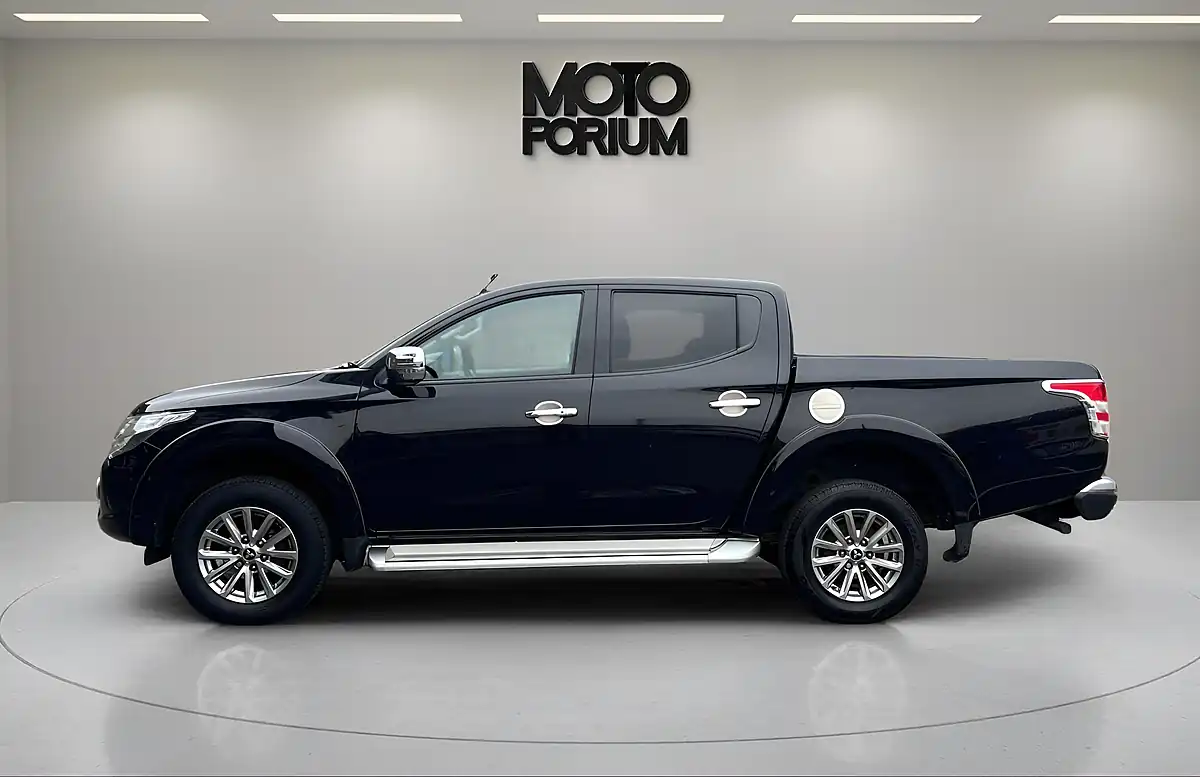 Used 2019 Mitsubishi L200 Barbarian Black - Interior and Exterior details 5