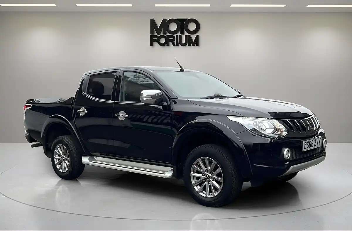 Used 2019 Mitsubishi L200 Barbarian Black - Interior and Exterior details 8