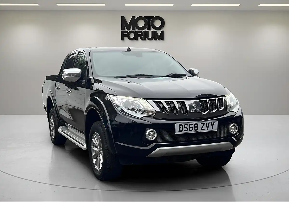 Used 2019 Mitsubishi L200 Barbarian Black - Interior and Exterior details 9