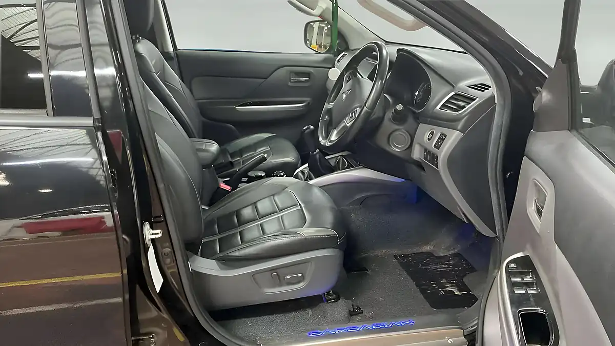 Used 2019 Mitsubishi L200 Barbarian Black - Interior and Exterior details 5