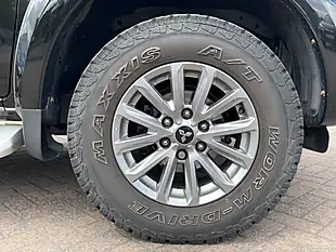 Used 2019 Mitsubishi L200 Barbarian Black - Interior and Exterior details 3
