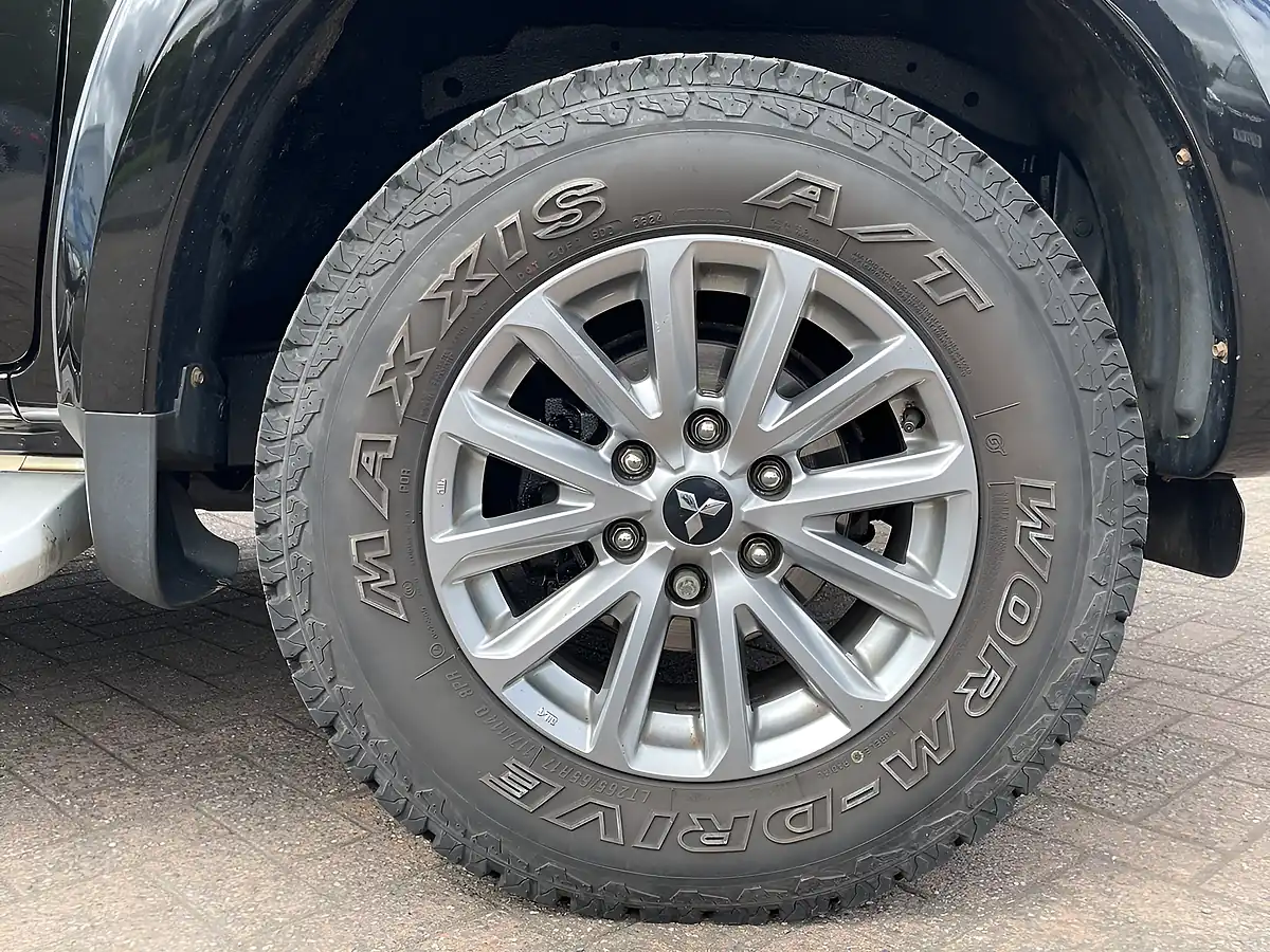 Used 2019 Mitsubishi L200 Barbarian Black - Interior and Exterior details 3