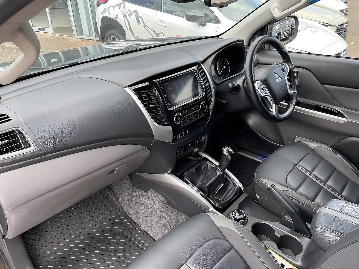 Used 2019 Mitsubishi L200 Barbarian Black - Interior and Exterior details 8