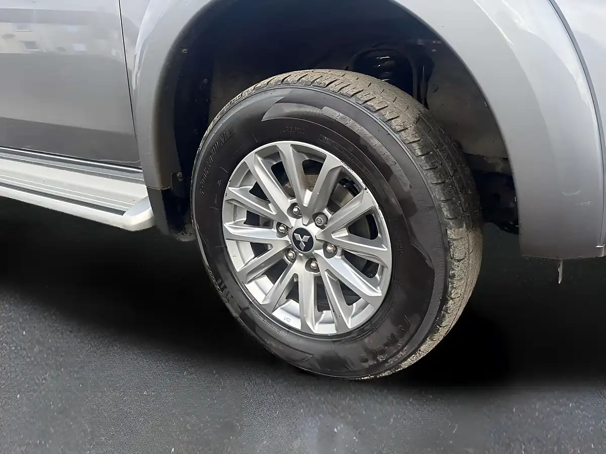 Used 2019 Mitsubishi L200 Barbarian Grey - Interior and Exterior details 12
