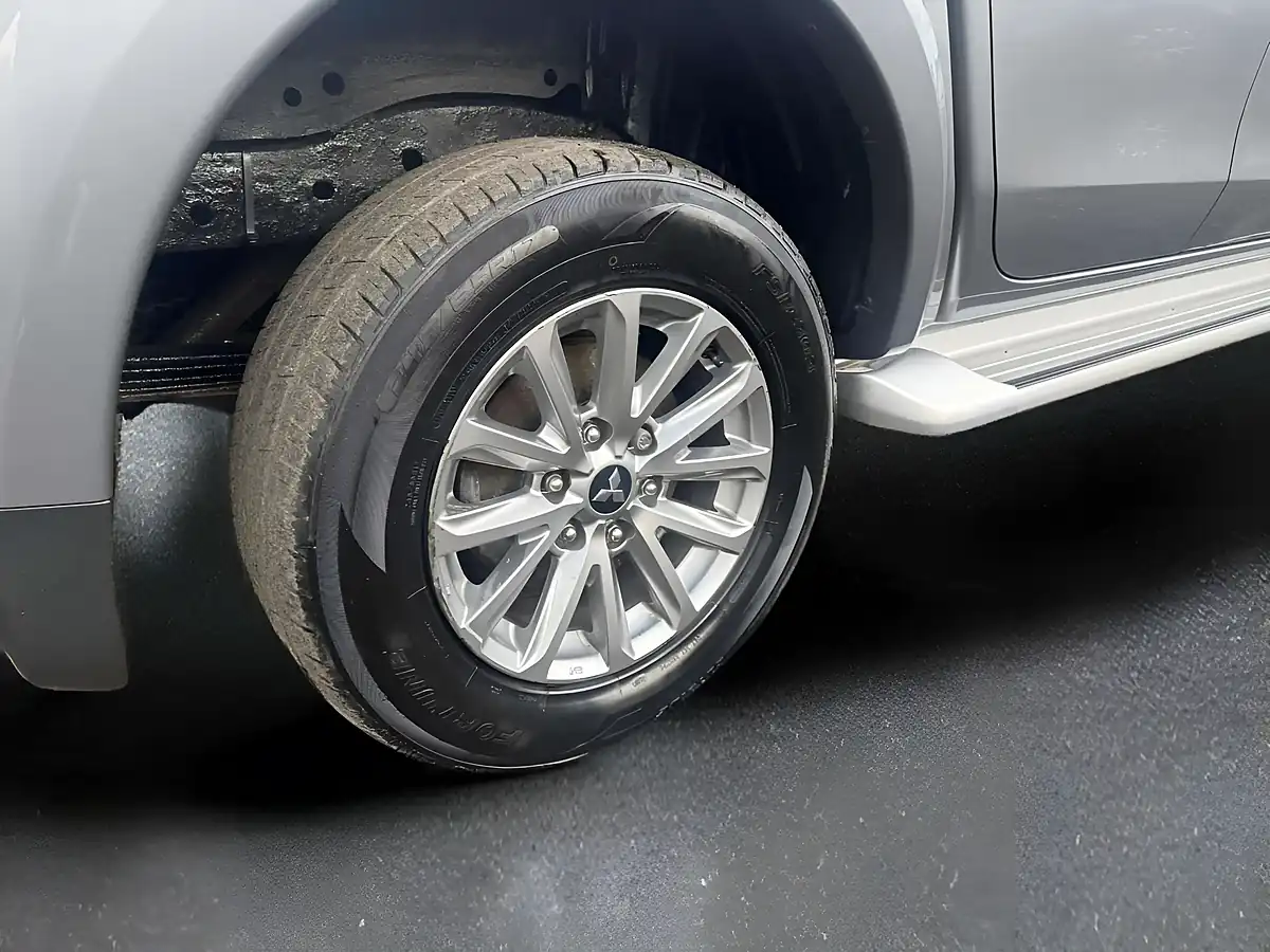 Used 2019 Mitsubishi L200 Barbarian Grey - Interior and Exterior details 13