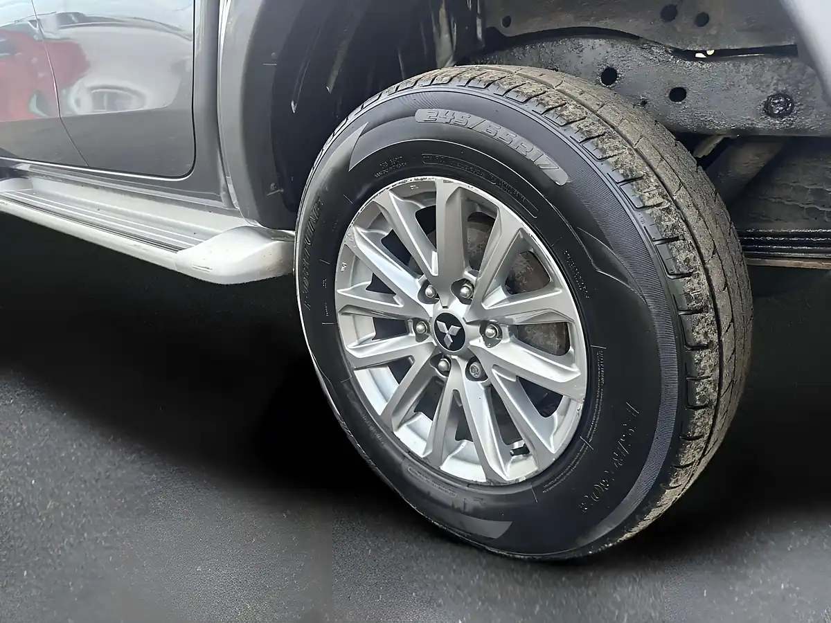 Used 2019 Mitsubishi L200 Barbarian Grey - Interior and Exterior details 14