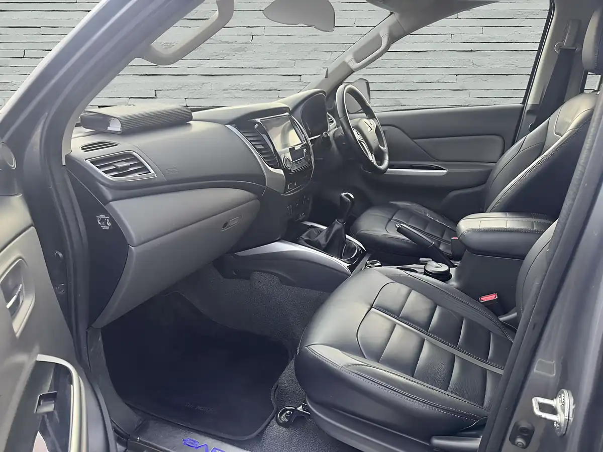 Used 2019 Mitsubishi L200 Barbarian Grey - Interior and Exterior details 17