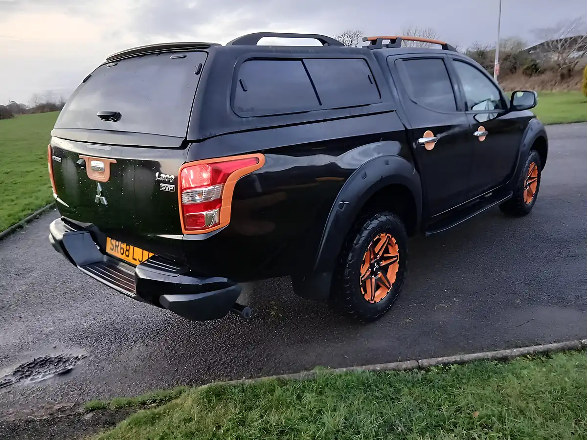 Used 2019 Mitsubishi L200 Barbarian Svp Ii Black - Interior and Exterior details 2