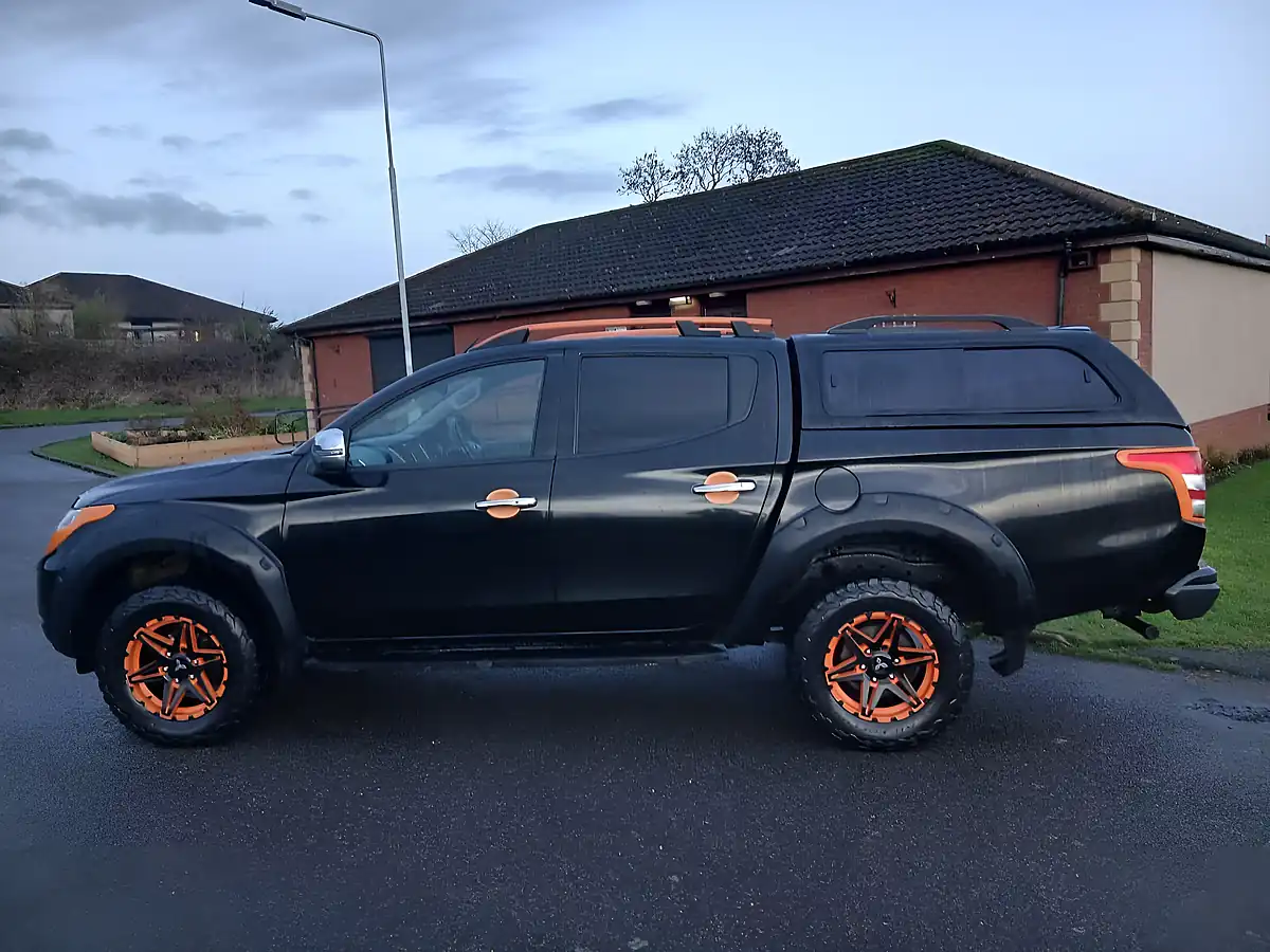 Used 2019 Mitsubishi L200 Barbarian Svp Ii Black - Interior and Exterior details 3