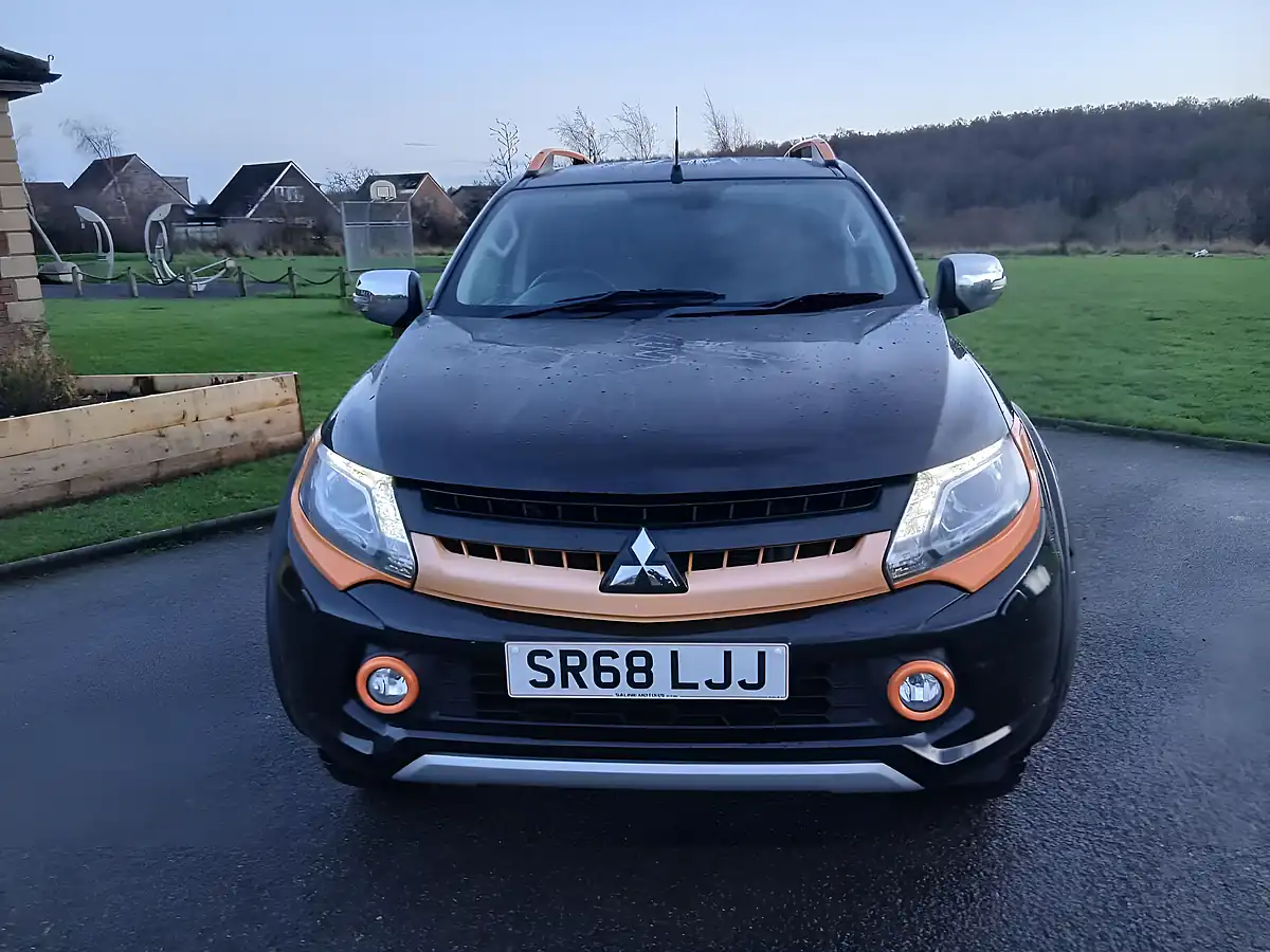 Used 2019 Mitsubishi L200 Barbarian Svp Ii Black - Interior and Exterior details 6