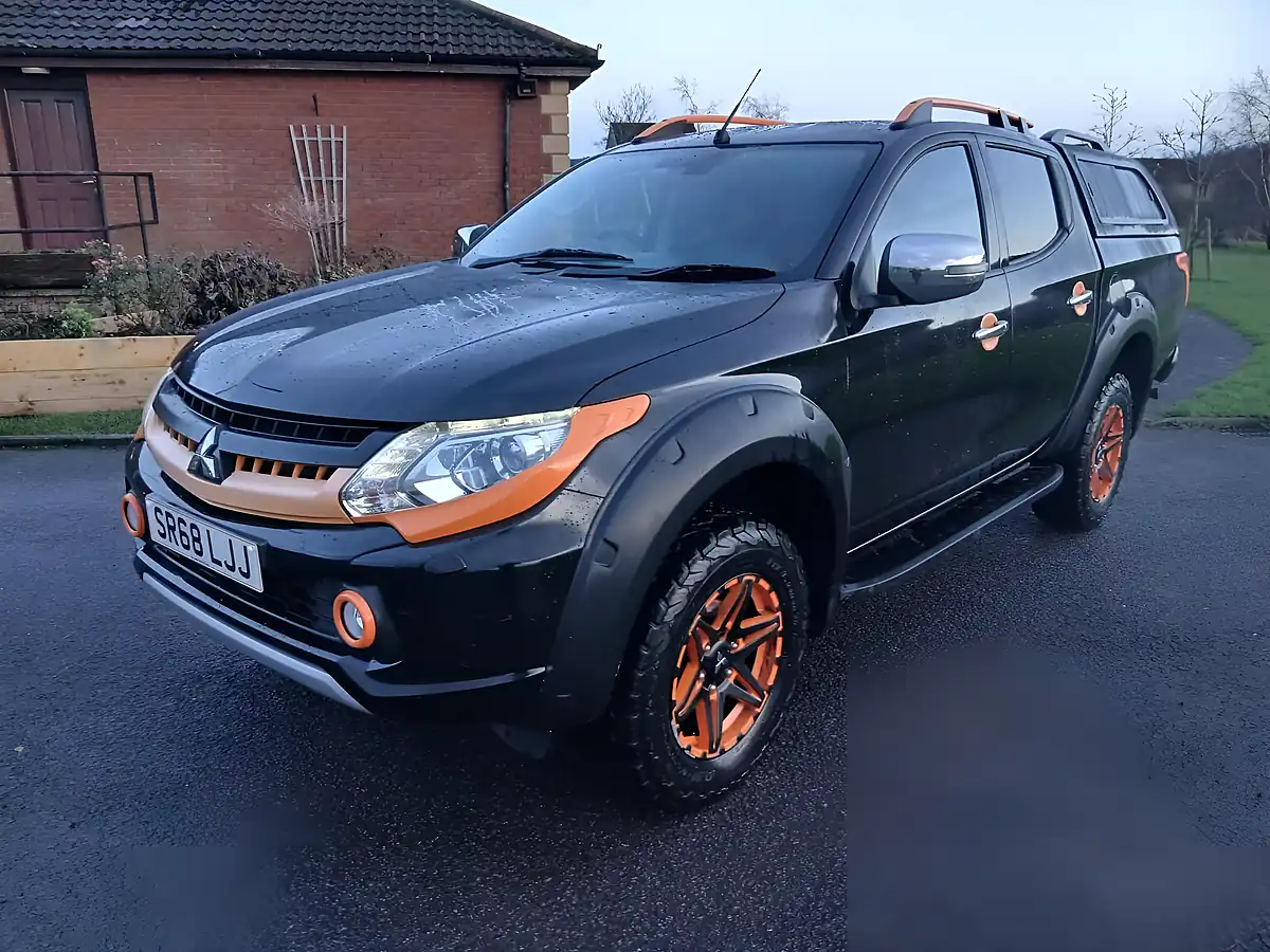 Used 2019 Mitsubishi L200 Barbarian Svp Ii Black - Interior and Exterior details 7